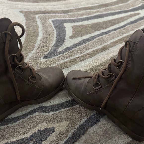 Shoes - Brown Lace-Up Boots